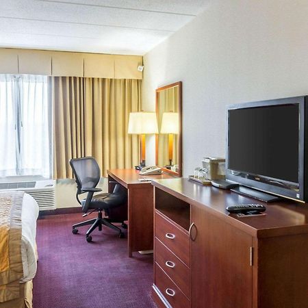 Clarion Hotel Somerset - New Brunswick Bagian luar foto