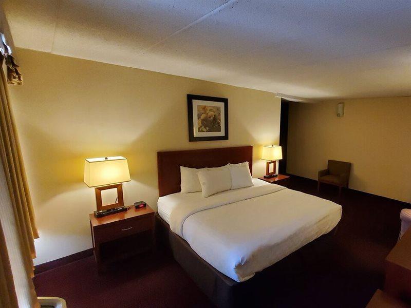 Clarion Hotel Somerset - New Brunswick Bagian luar foto