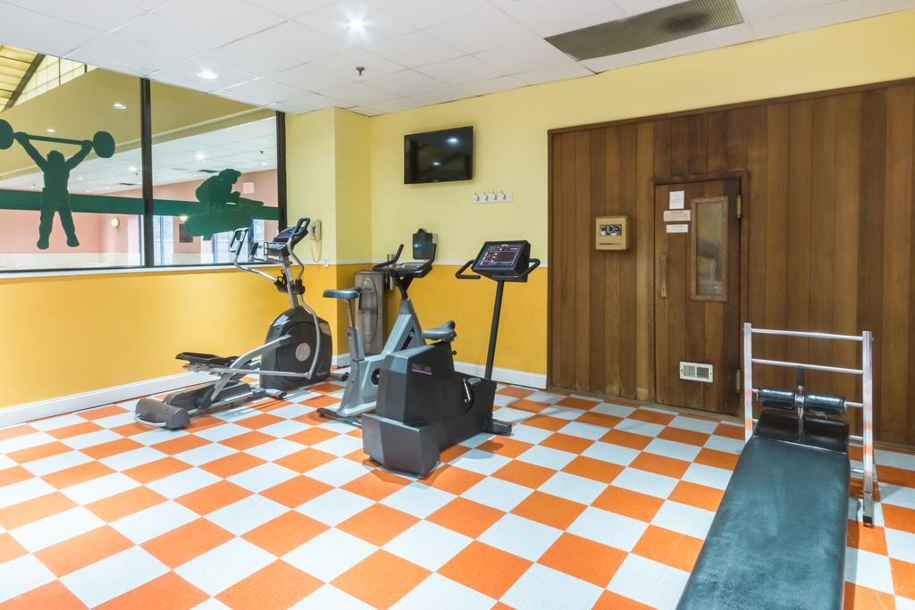 Clarion Hotel Somerset - New Brunswick Bagian luar foto