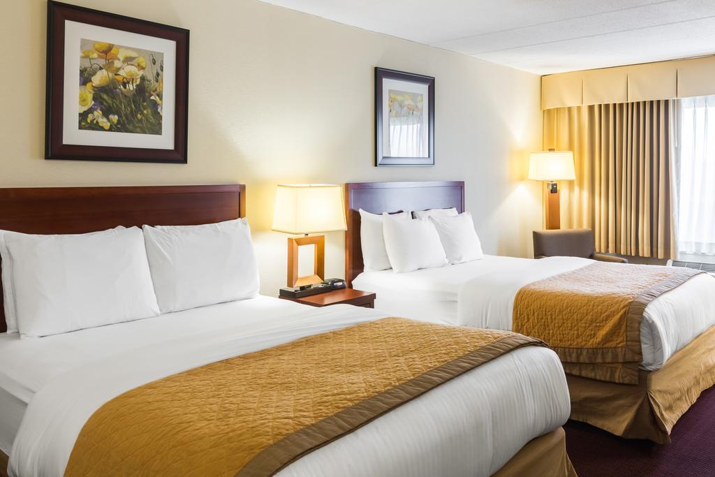 Clarion Hotel Somerset - New Brunswick Bagian luar foto