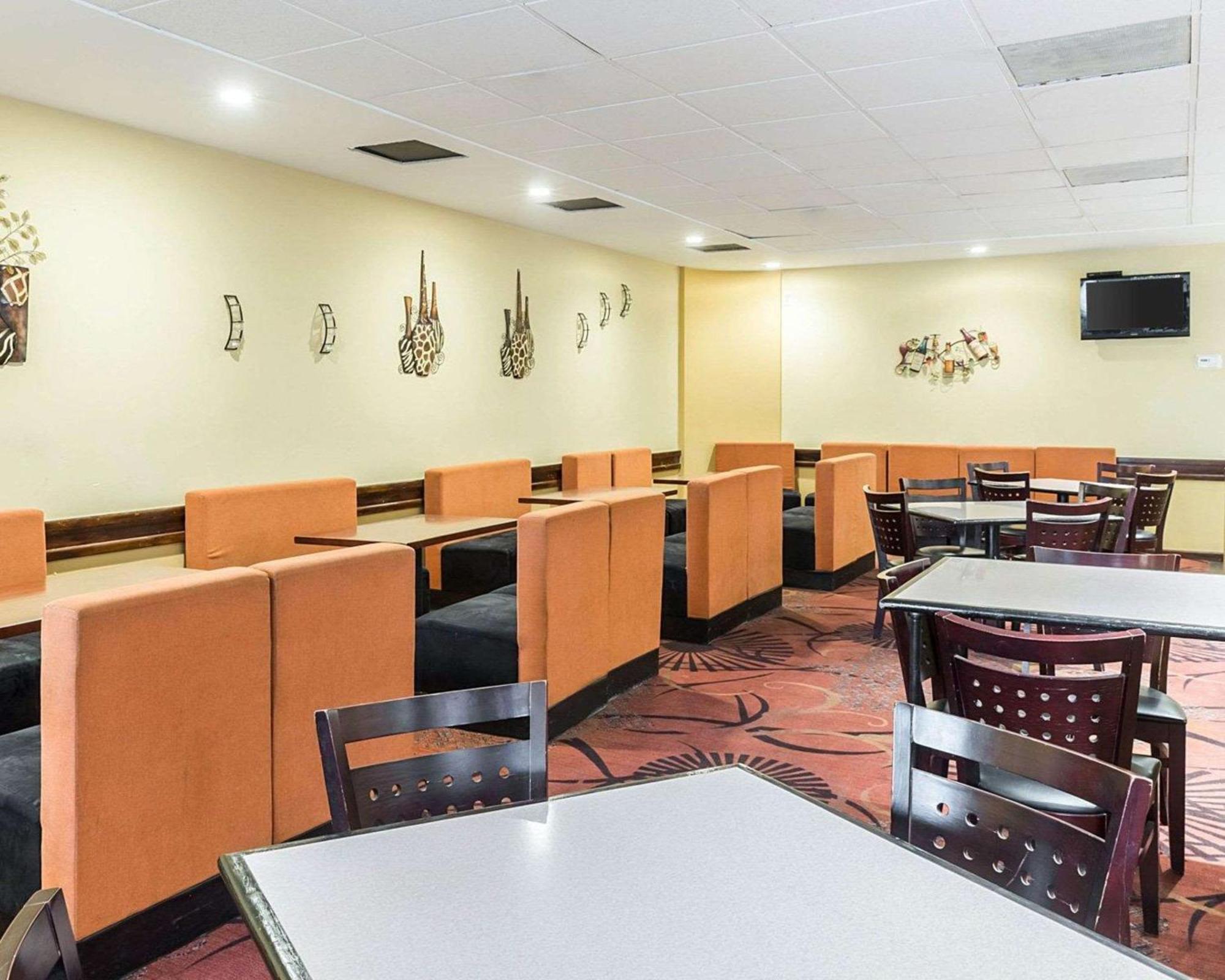 Clarion Hotel Somerset - New Brunswick Bagian luar foto