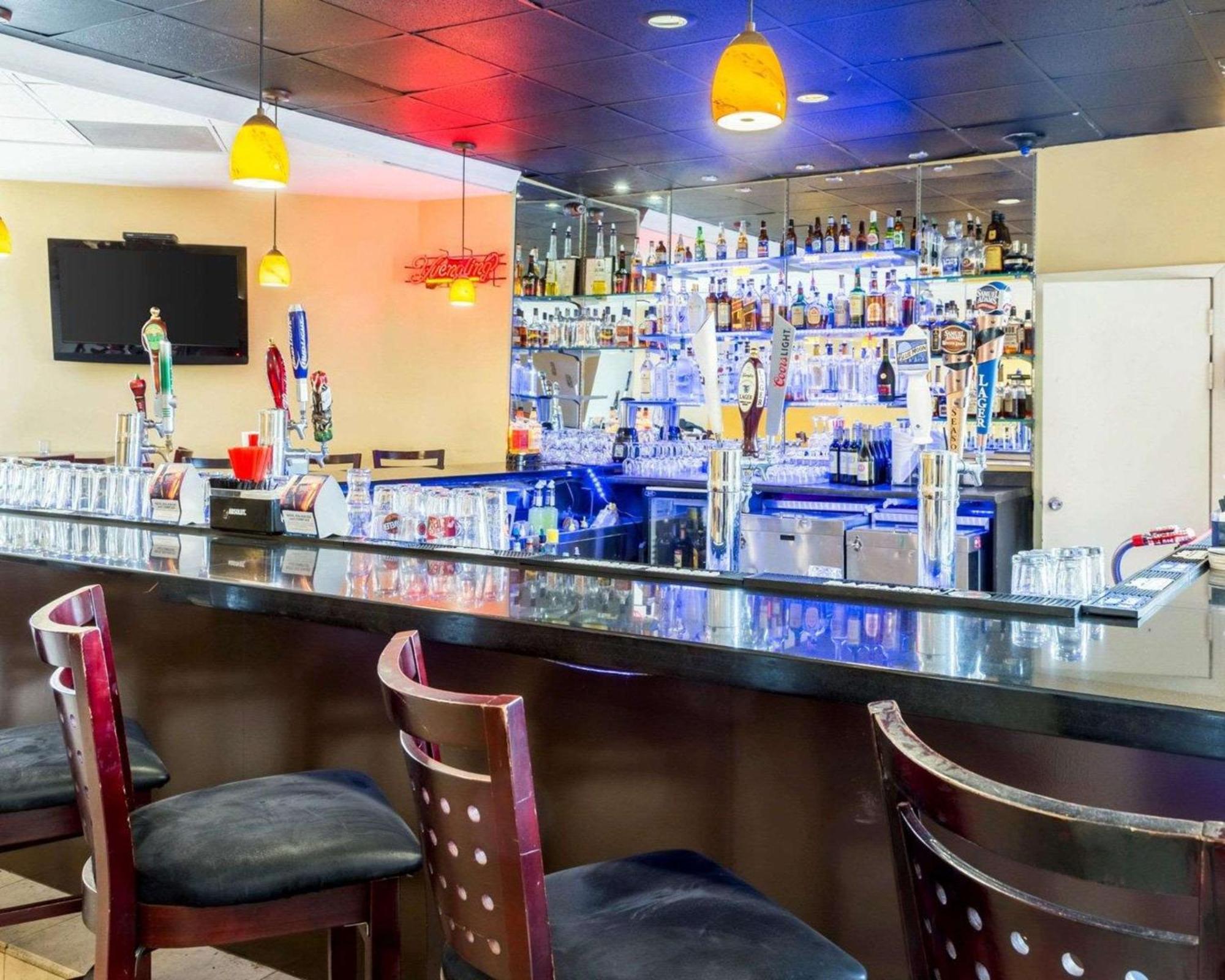 Clarion Hotel Somerset - New Brunswick Bagian luar foto