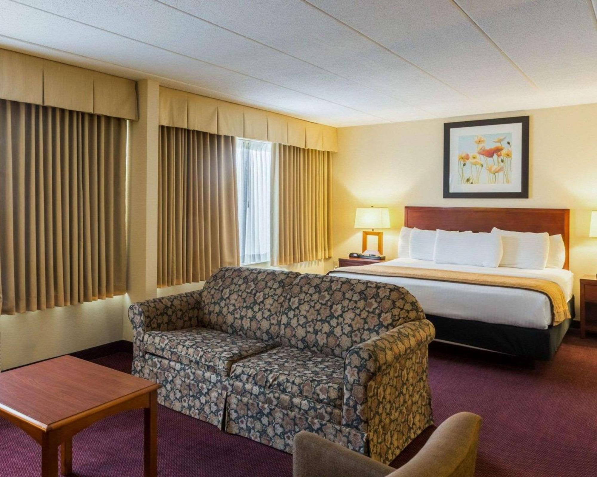 Clarion Hotel Somerset - New Brunswick Bagian luar foto