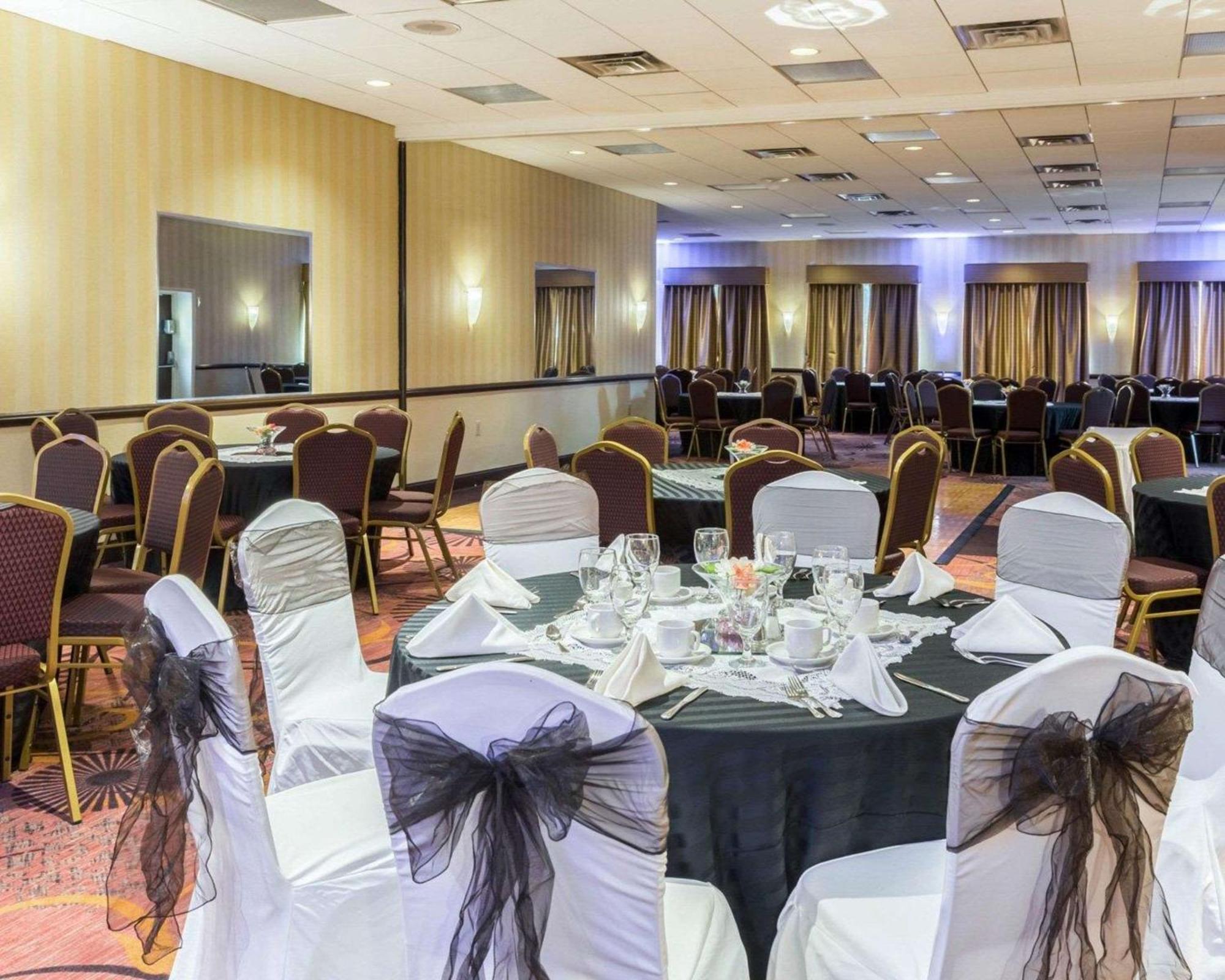 Clarion Hotel Somerset - New Brunswick Bagian luar foto