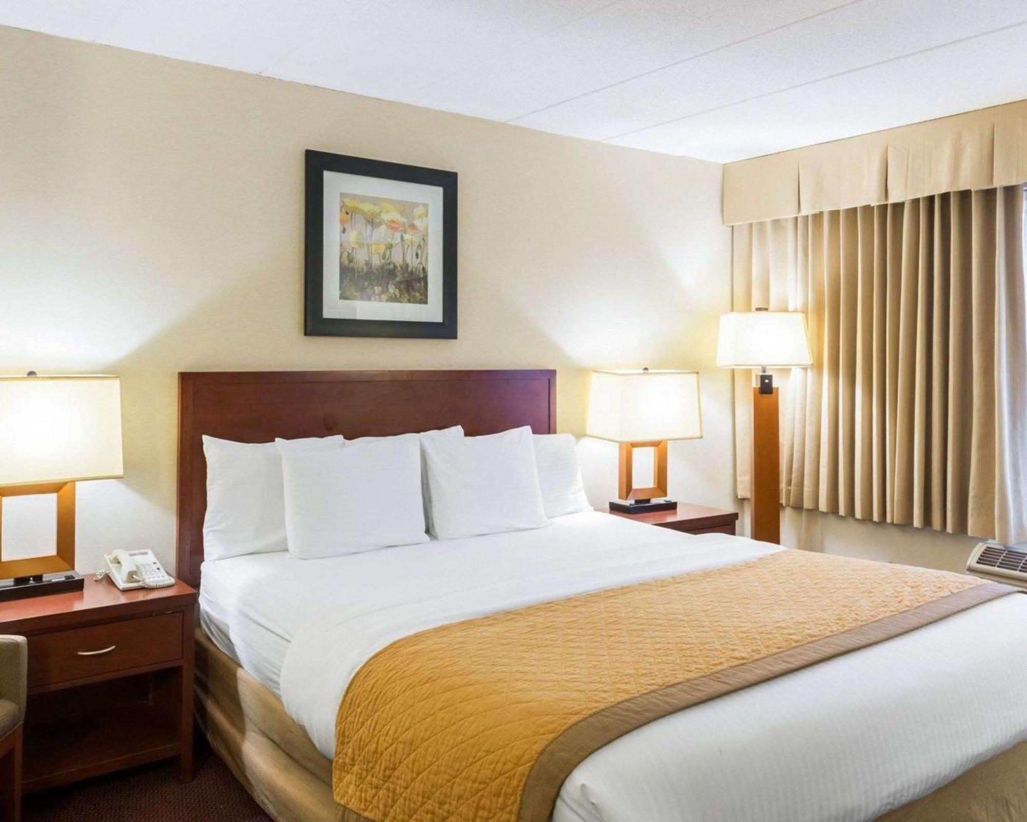 Clarion Hotel Somerset - New Brunswick Bagian luar foto