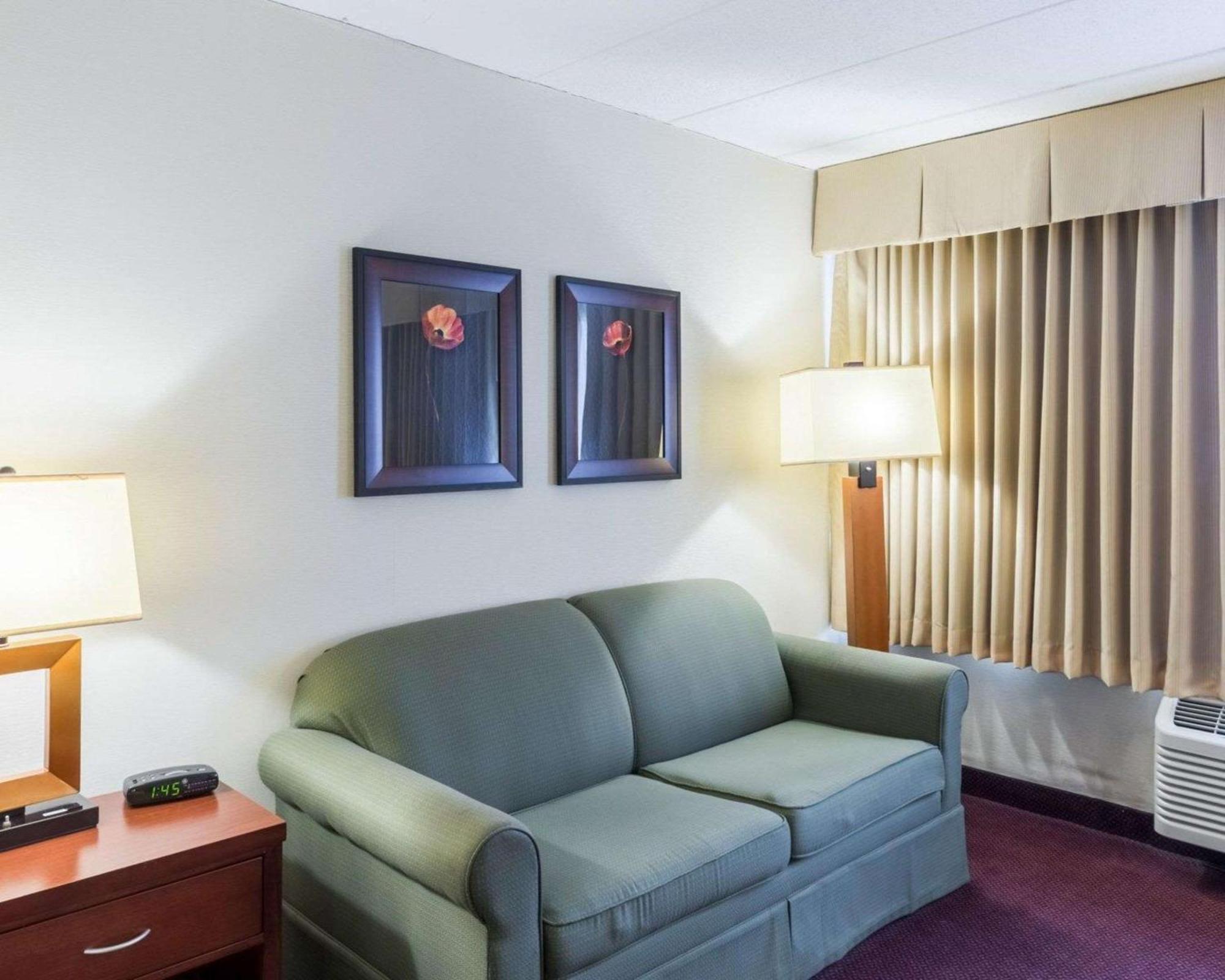 Clarion Hotel Somerset - New Brunswick Bagian luar foto