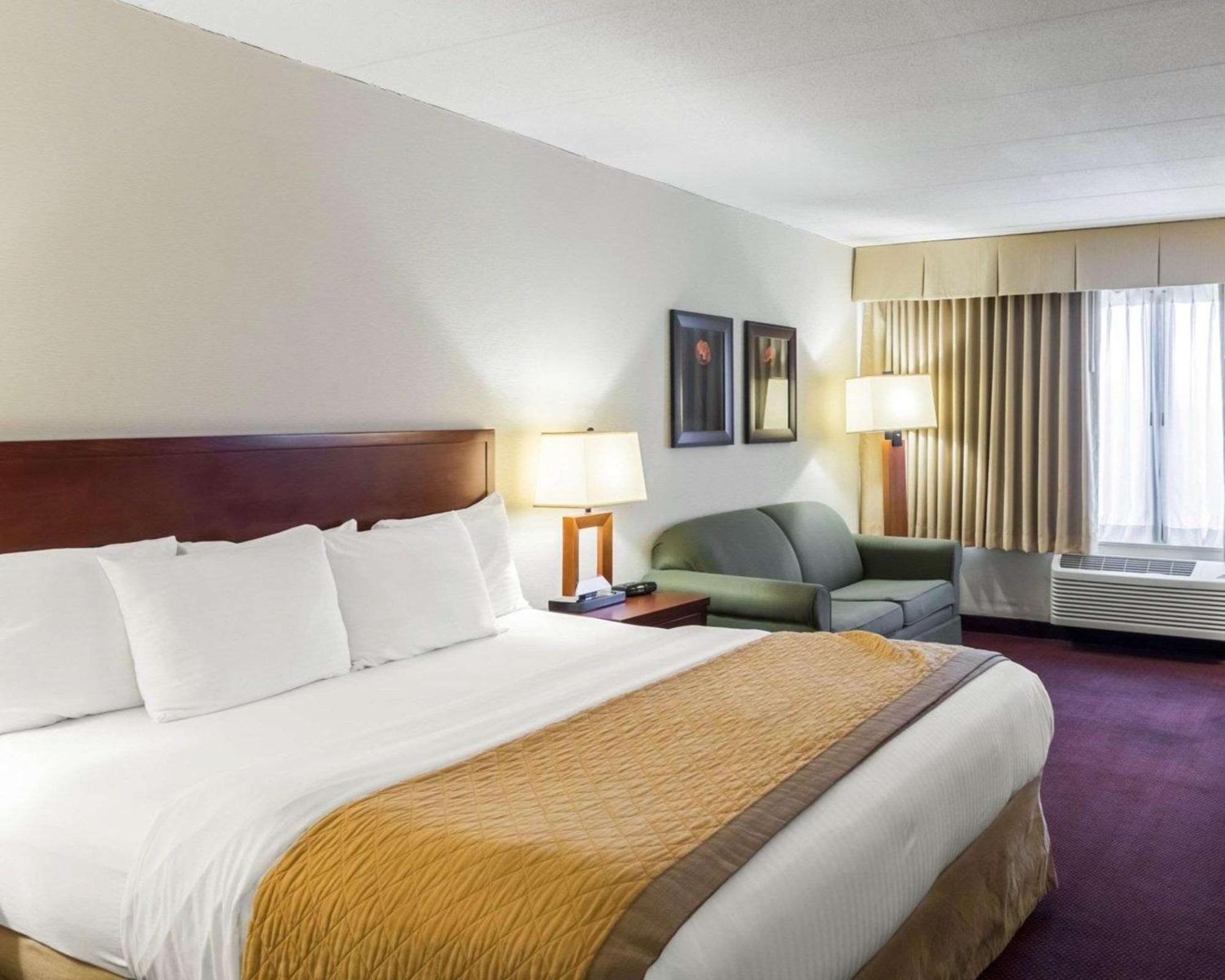 Clarion Hotel Somerset - New Brunswick Bagian luar foto