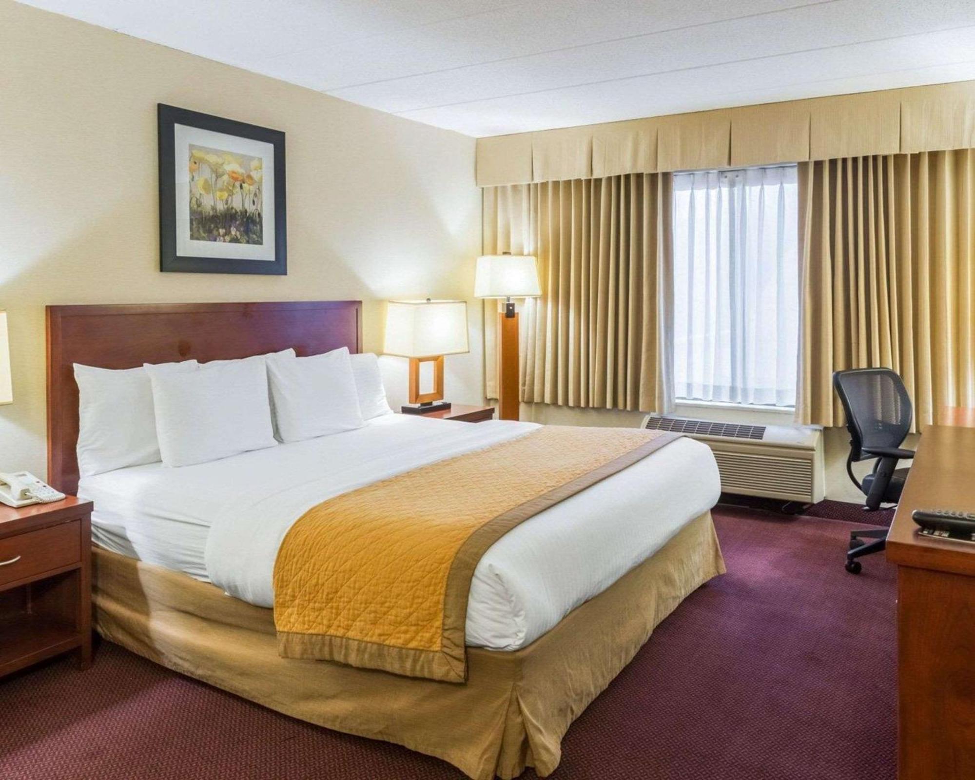 Clarion Hotel Somerset - New Brunswick Bagian luar foto