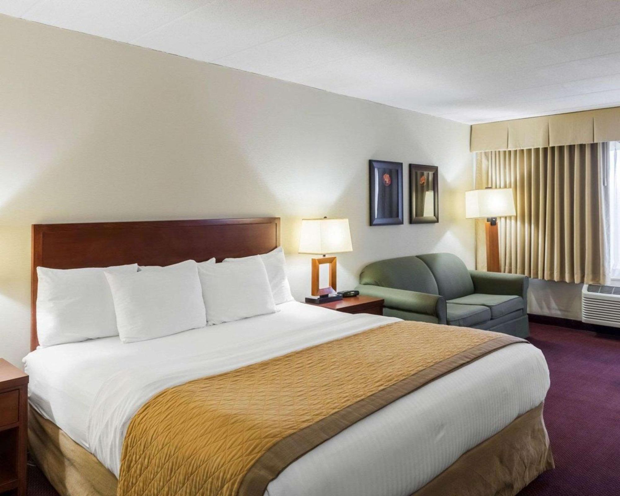Clarion Hotel Somerset - New Brunswick Bagian luar foto