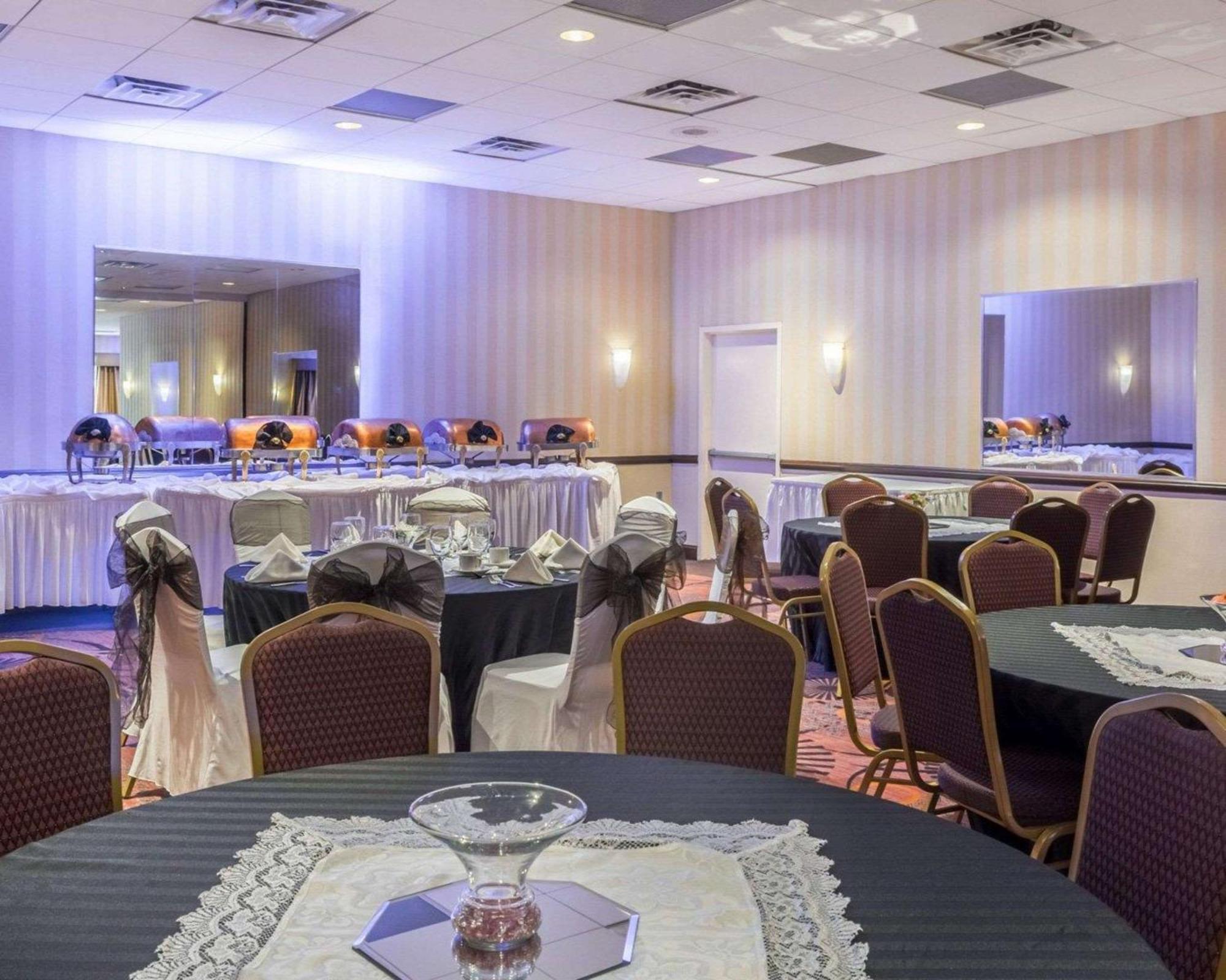 Clarion Hotel Somerset - New Brunswick Bagian luar foto
