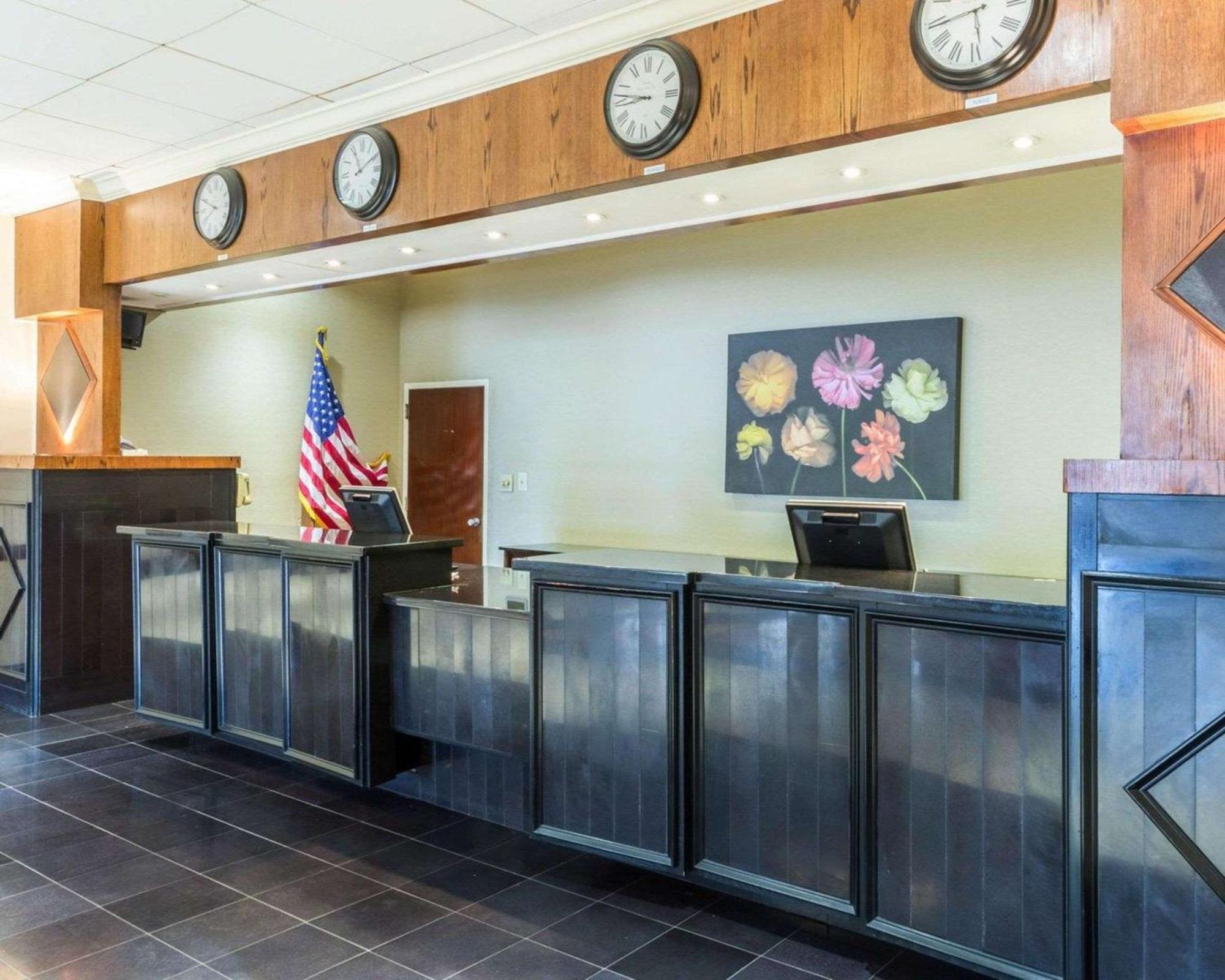 Clarion Hotel Somerset - New Brunswick Bagian luar foto