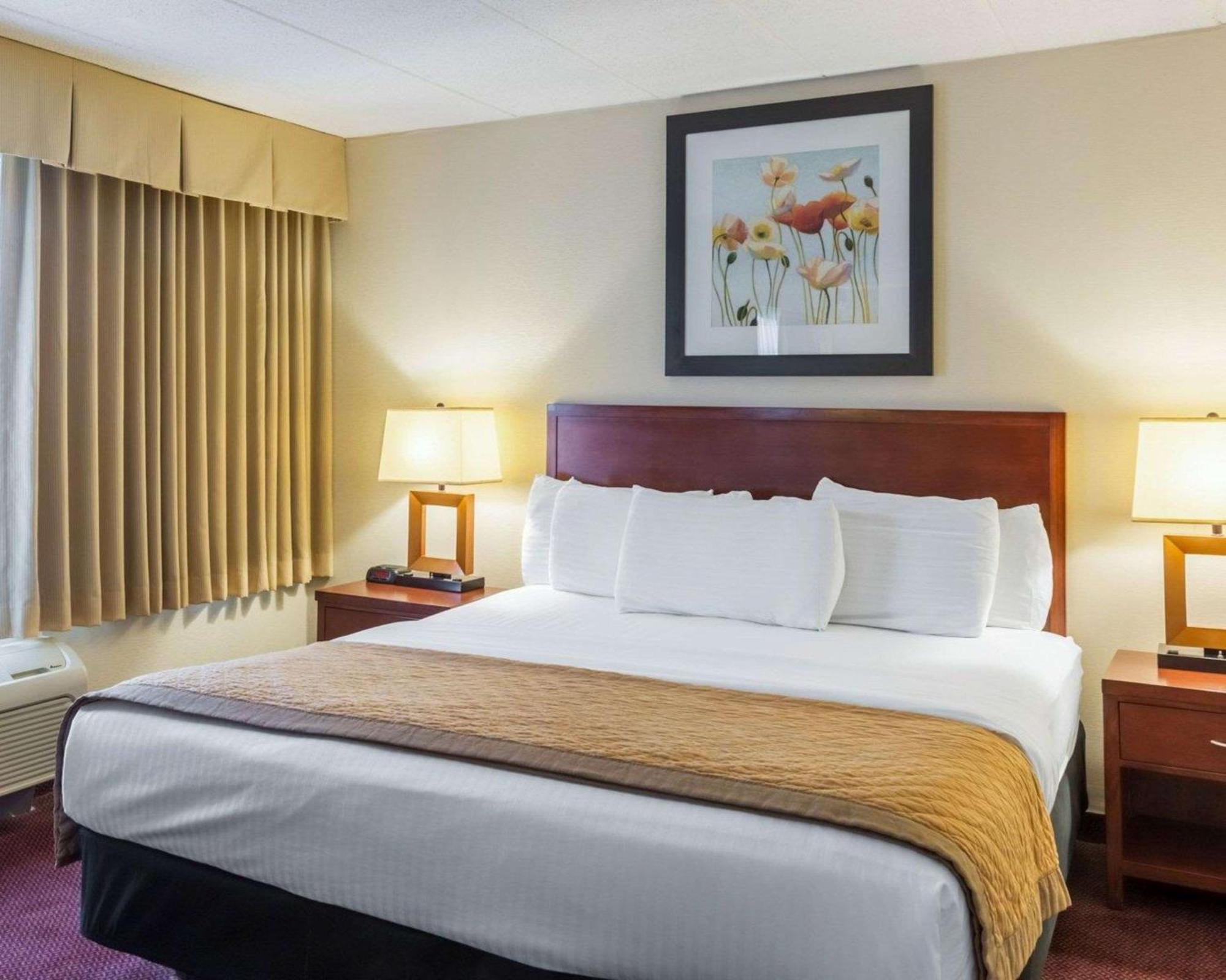 Clarion Hotel Somerset - New Brunswick Bagian luar foto