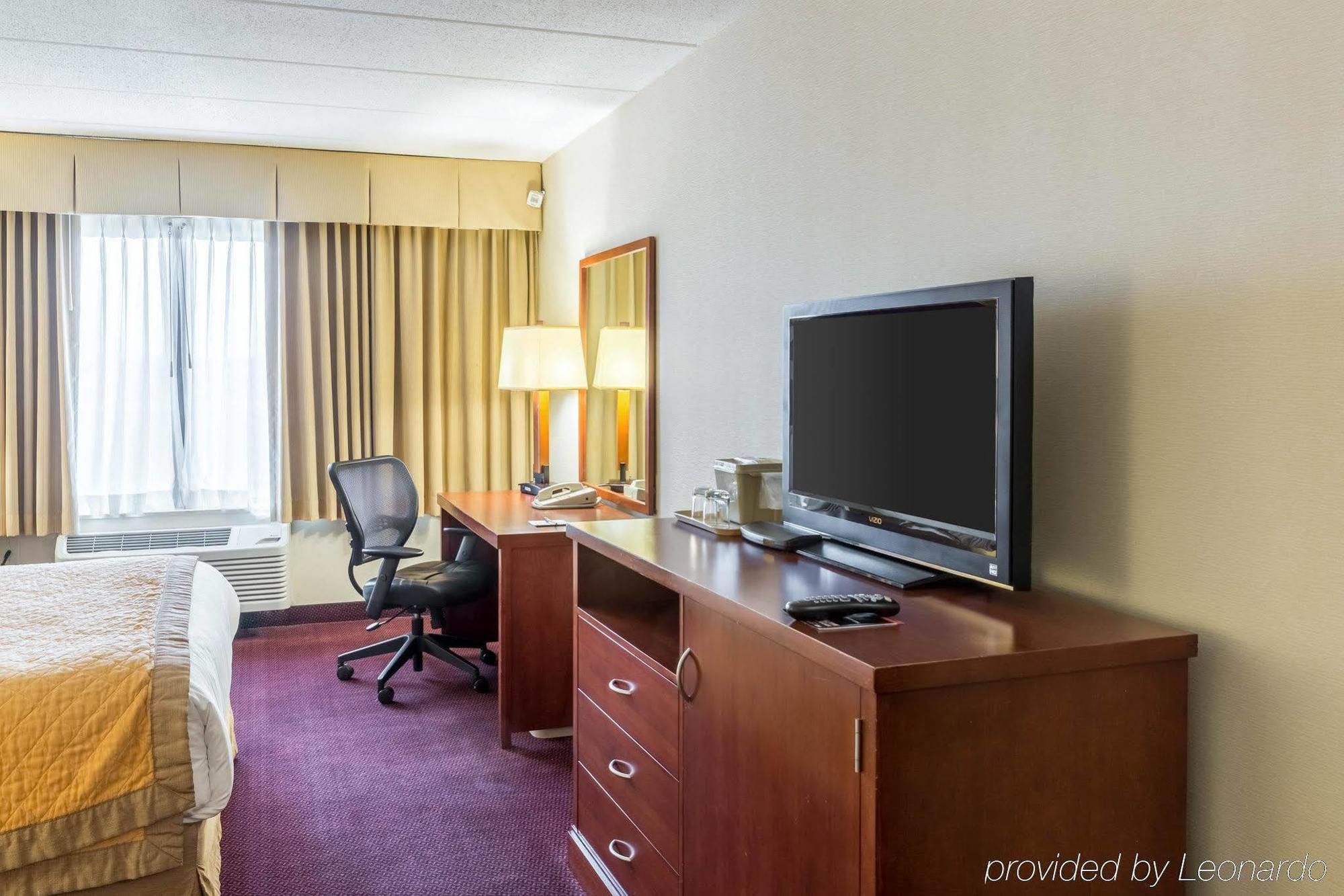 Clarion Hotel Somerset - New Brunswick Bagian luar foto