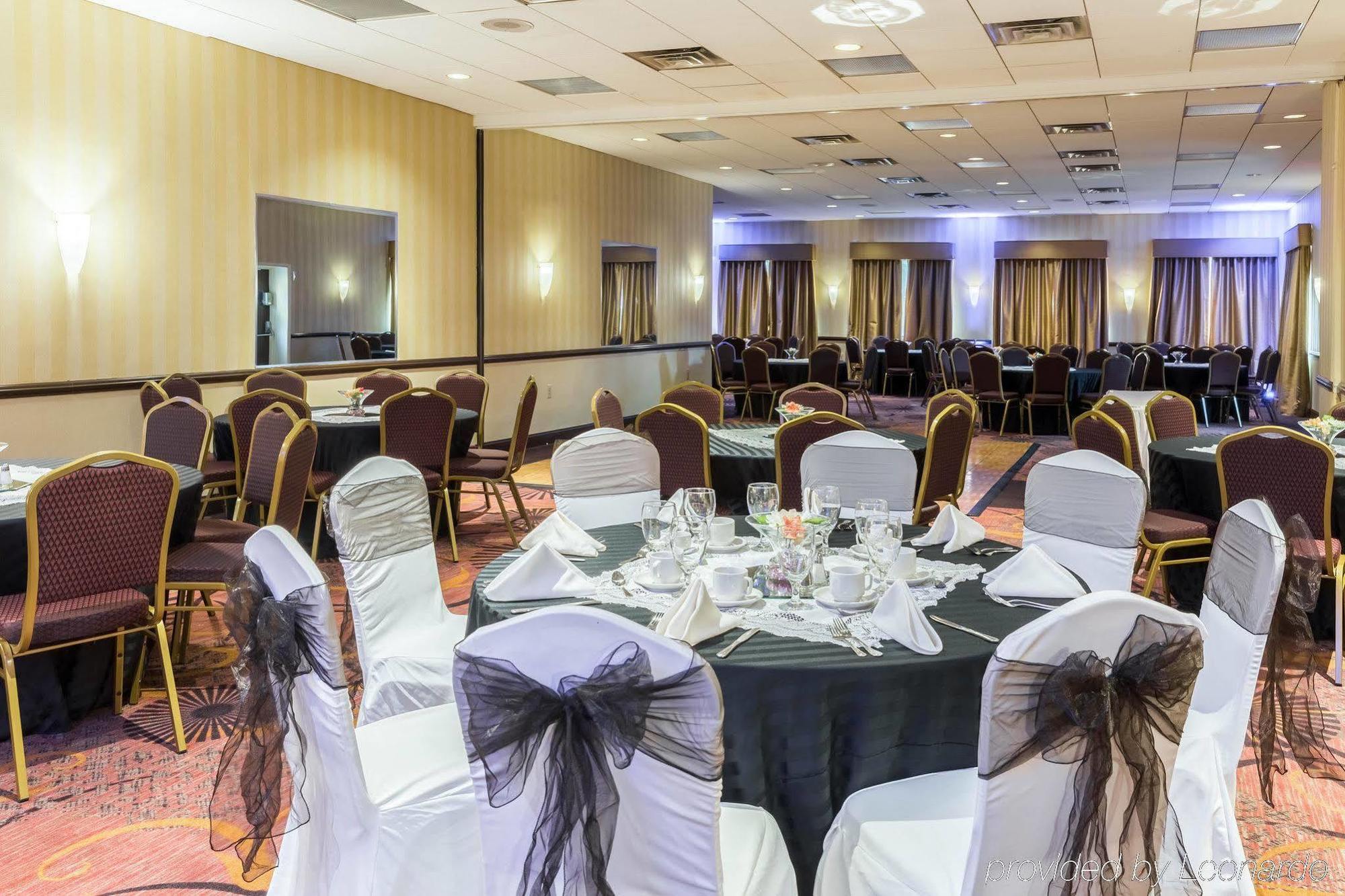 Clarion Hotel Somerset - New Brunswick Bagian luar foto